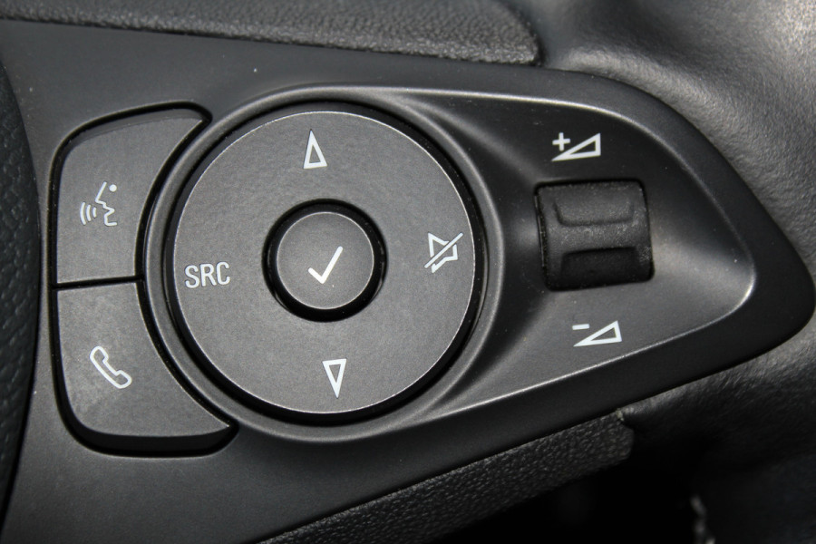 Opel Corsa 1.2-100pk Turbo GS Line. Erg mooie sportieve wagen, slechts 23.500 ! Panoramadak, Lane- en side assist, Telefoonvoorb., Cruise Cntrl, LED verl., PDC v+a, LM wielen, Climate Control,  Navigatie by Apple/Android, Stoel- en stuurwiel verwarming etc.