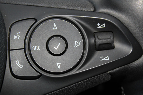 Opel Corsa 1.2-100pk Turbo GS Line. Erg mooie sportieve wagen, slechts 23.500 ! Panoramadak, Lane- en side assist, Telefoonvoorb., Cruise Cntrl, LED verl., PDC v+a, LM wielen, Climate Control,  Navigatie by Apple/Android, Stoel- en stuurwiel verwarming etc.