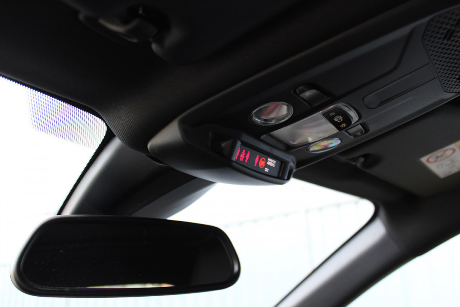 Opel Corsa 1.2-100pk Turbo GS Line. Erg mooie sportieve wagen, slechts 23.500 ! Panoramadak, Lane- en side assist, Telefoonvoorb., Cruise Cntrl, LED verl., PDC v+a, LM wielen, Climate Control,  Navigatie by Apple/Android, Stoel- en stuurwiel verwarming etc.