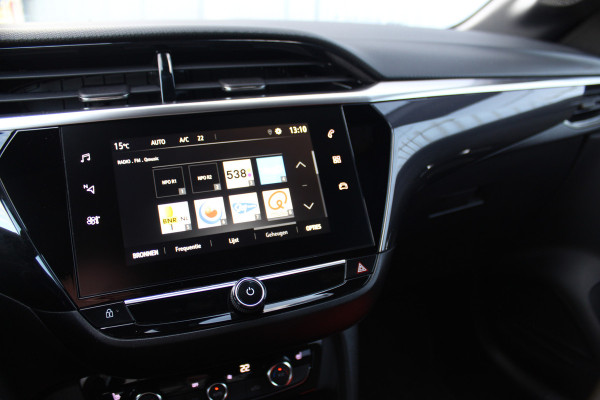 Opel Corsa 1.2-100pk Turbo GS Line. Erg mooie sportieve wagen, slechts 23.500 ! Panoramadak, Lane- en side assist, Telefoonvoorb., Cruise Cntrl, LED verl., PDC v+a, LM wielen, Climate Control,  Navigatie by Apple/Android, Stoel- en stuurwiel verwarming etc.