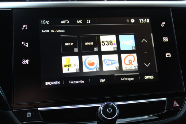 Opel Corsa 1.2-100pk Turbo GS Line. Erg mooie sportieve wagen, slechts 23.500 ! Panoramadak, Lane- en side assist, Telefoonvoorb., Cruise Cntrl, LED verl., PDC v+a, LM wielen, Climate Control,  Navigatie by Apple/Android, Stoel- en stuurwiel verwarming etc.