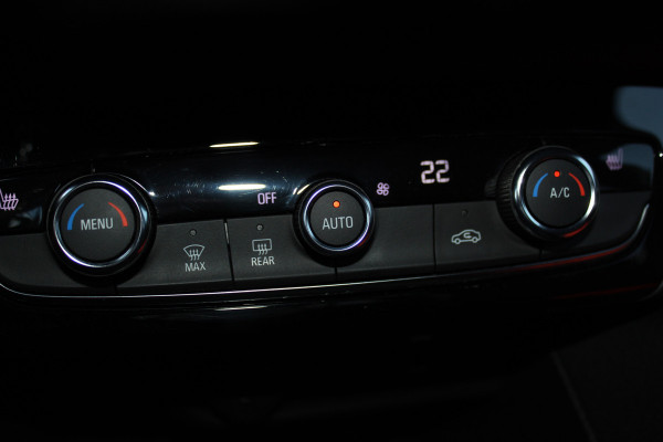 Opel Corsa 1.2-100pk Turbo GS Line. Erg mooie sportieve wagen, slechts 23.500 ! Panoramadak, Lane- en side assist, Telefoonvoorb., Cruise Cntrl, LED verl., PDC v+a, LM wielen, Climate Control,  Navigatie by Apple/Android, Stoel- en stuurwiel verwarming etc.