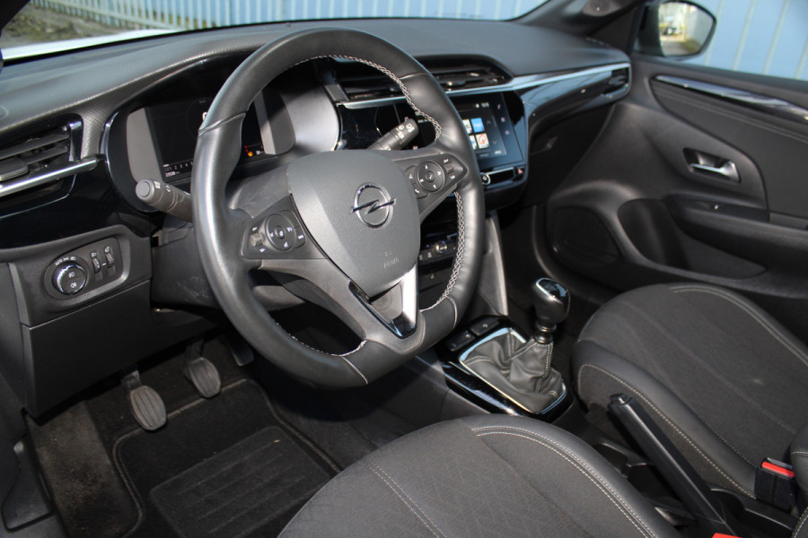 Opel Corsa 1.2-100pk Turbo GS Line. Erg mooie sportieve wagen, slechts 23.500 ! Panoramadak, Lane- en side assist, Telefoonvoorb., Cruise Cntrl, LED verl., PDC v+a, LM wielen, Climate Control,  Navigatie by Apple/Android, Stoel- en stuurwiel verwarming etc.