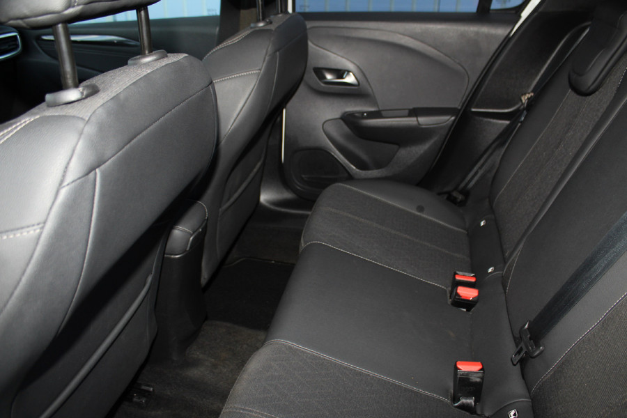 Opel Corsa 1.2-100pk Turbo GS Line. Erg mooie sportieve wagen, slechts 23.500 ! Panoramadak, Lane- en side assist, Telefoonvoorb., Cruise Cntrl, LED verl., PDC v+a, LM wielen, Climate Control,  Navigatie by Apple/Android, Stoel- en stuurwiel verwarming etc.