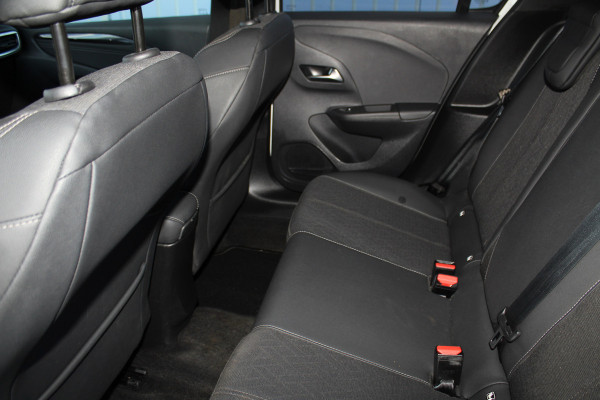 Opel Corsa 1.2-100pk Turbo GS Line. Erg mooie sportieve wagen, slechts 23.500 ! Panoramadak, Lane- en side assist, Telefoonvoorb., Cruise Cntrl, LED verl., PDC v+a, LM wielen, Climate Control,  Navigatie by Apple/Android, Stoel- en stuurwiel verwarming etc.