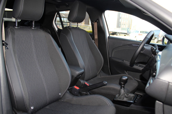 Opel Corsa 1.2-100pk Turbo GS Line. Erg mooie sportieve wagen, slechts 23.500 ! Panoramadak, Lane- en side assist, Telefoonvoorb., Cruise Cntrl, LED verl., PDC v+a, LM wielen, Climate Control,  Navigatie by Apple/Android, Stoel- en stuurwiel verwarming etc.