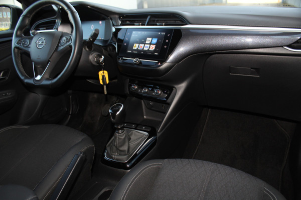 Opel Corsa 1.2-100pk Turbo GS Line. Erg mooie sportieve wagen, slechts 23.500 ! Panoramadak, Lane- en side assist, Telefoonvoorb., Cruise Cntrl, LED verl., PDC v+a, LM wielen, Climate Control,  Navigatie by Apple/Android, Stoel- en stuurwiel verwarming etc.