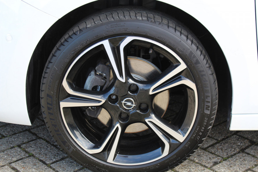 Opel Corsa 1.2-100pk Turbo GS Line. Erg mooie sportieve wagen, slechts 23.500 ! Panoramadak, Lane- en side assist, Telefoonvoorb., Cruise Cntrl, LED verl., PDC v+a, LM wielen, Climate Control,  Navigatie by Apple/Android, Stoel- en stuurwiel verwarming etc.