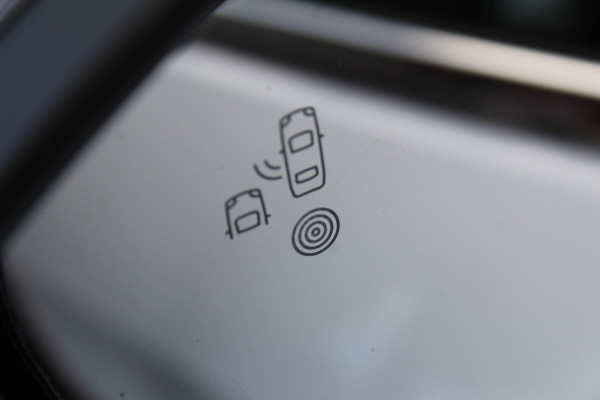 Opel Corsa 1.2-100pk Turbo GS Line. Erg mooie sportieve wagen, slechts 23.500 ! Panoramadak, Lane- en side assist, Telefoonvoorb., Cruise Cntrl, LED verl., PDC v+a, LM wielen, Climate Control,  Navigatie by Apple/Android, Stoel- en stuurwiel verwarming etc.