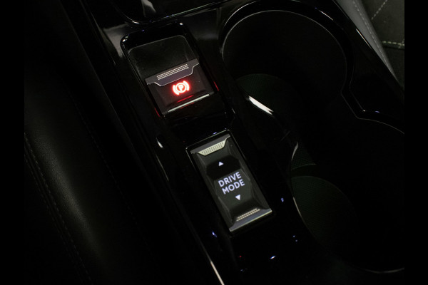 Peugeot 2008 1.2 PureTech GT Pack Sport (PANORAMADAK,APPLE CARPLAY,NAVI,CAMERA,STOELVERWARMING,GETINT,LEDER/ALCANTARA,LM VELGEN)