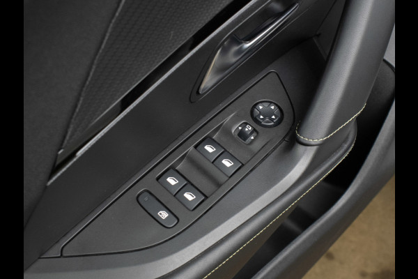 Peugeot 2008 1.2 PureTech GT Pack Sport (PANORAMADAK,APPLE CARPLAY,NAVI,CAMERA,STOELVERWARMING,GETINT,LEDER/ALCANTARA,LM VELGEN)