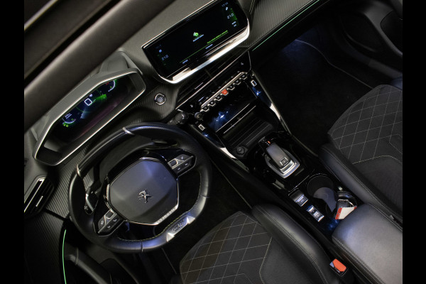 Peugeot 2008 1.2 PureTech GT Pack Sport (PANORAMADAK,APPLE CARPLAY,NAVI,CAMERA,STOELVERWARMING,GETINT,LEDER/ALCANTARA,LM VELGEN)