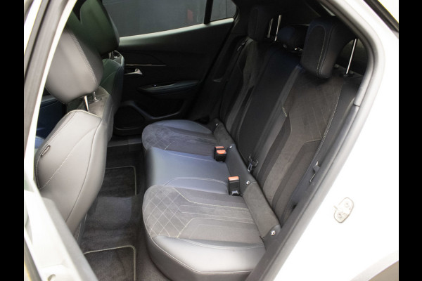 Peugeot 2008 1.2 PureTech GT Pack Sport (PANORAMADAK,APPLE CARPLAY,NAVI,CAMERA,STOELVERWARMING,GETINT,LEDER/ALCANTARA,LM VELGEN)