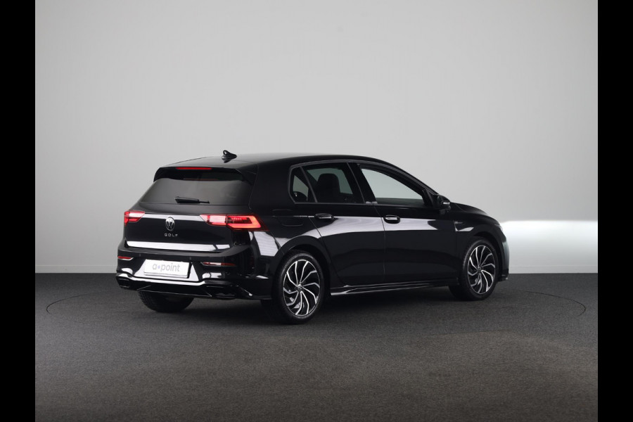 Volkswagen Golf 1.5 TSI R-Line 130 PK | LED Plus | Parkeer camera | Navigatie | Keyless entry | Stoel- en stuurverwarming |
