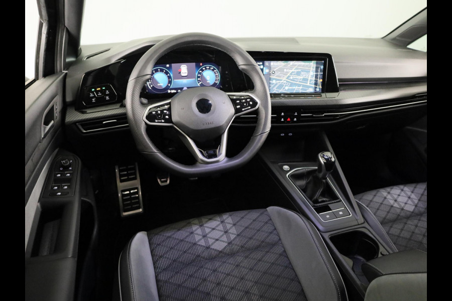 Volkswagen Golf 1.5 TSI R-Line 130 PK | LED Plus | Parkeer camera | Navigatie | Keyless entry | Stoel- en stuurverwarming |