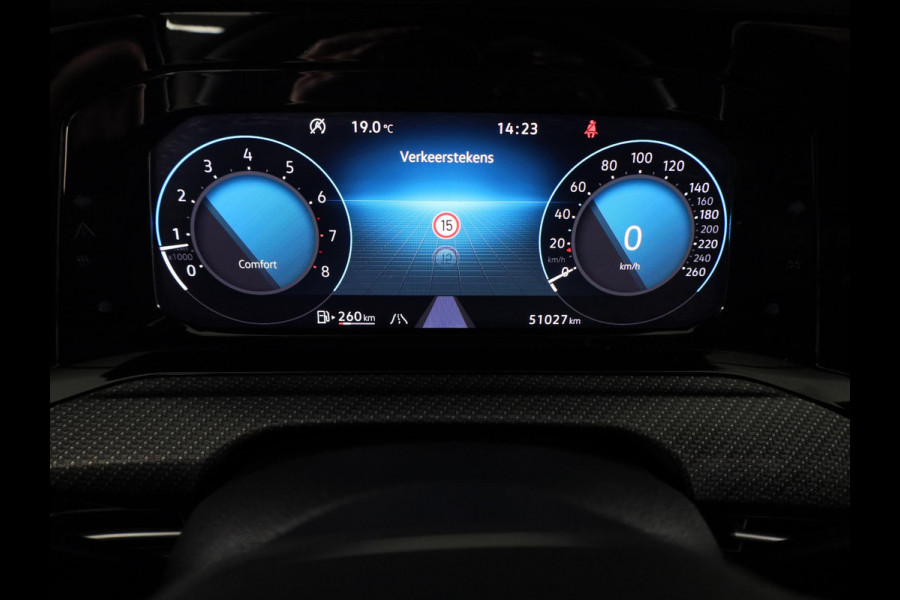 Volkswagen Golf 1.5 TSI R-Line 130 PK | LED Plus | Parkeer camera | Navigatie | Keyless entry | Stoel- en stuurverwarming |