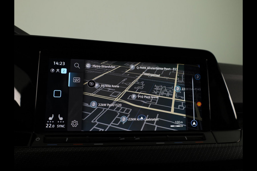 Volkswagen Golf 1.5 TSI R-Line 130 PK | LED Plus | Parkeer camera | Navigatie | Keyless entry | Stoel- en stuurverwarming |