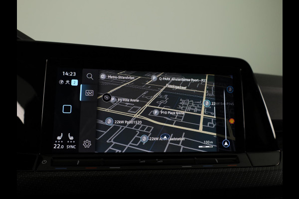 Volkswagen Golf 1.5 TSI R-Line 130 PK | LED Plus | Parkeer camera | Navigatie | Keyless entry | Stoel- en stuurverwarming |