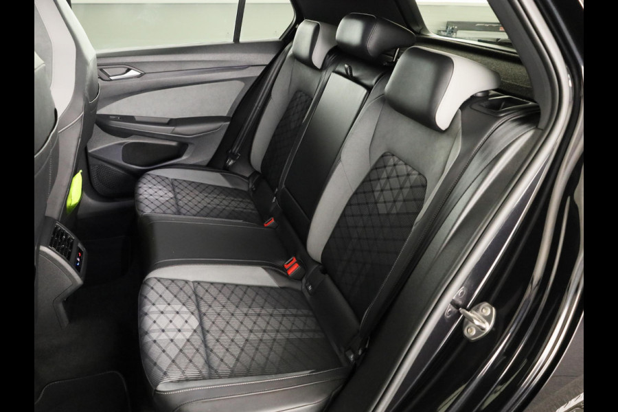 Volkswagen Golf 1.5 TSI R-Line 130 PK | LED Plus | Parkeer camera | Navigatie | Keyless entry | Stoel- en stuurverwarming |