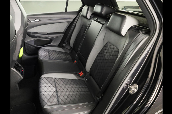 Volkswagen Golf 1.5 TSI R-Line 130 PK | LED Plus | Parkeer camera | Navigatie | Keyless entry | Stoel- en stuurverwarming |