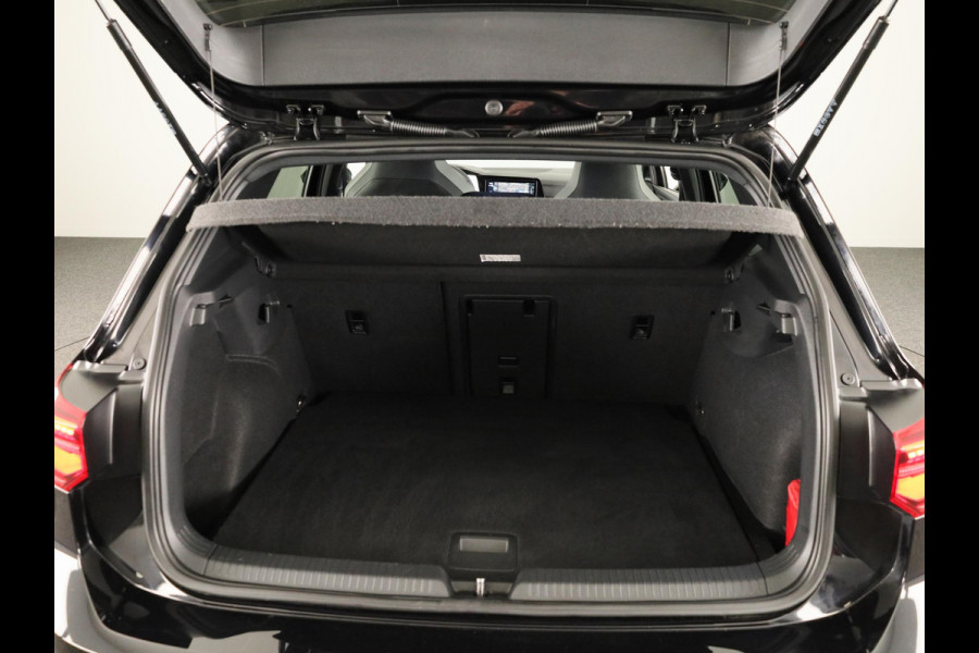 Volkswagen Golf 1.5 TSI R-Line 130 PK | LED Plus | Parkeer camera | Navigatie | Keyless entry | Stoel- en stuurverwarming |