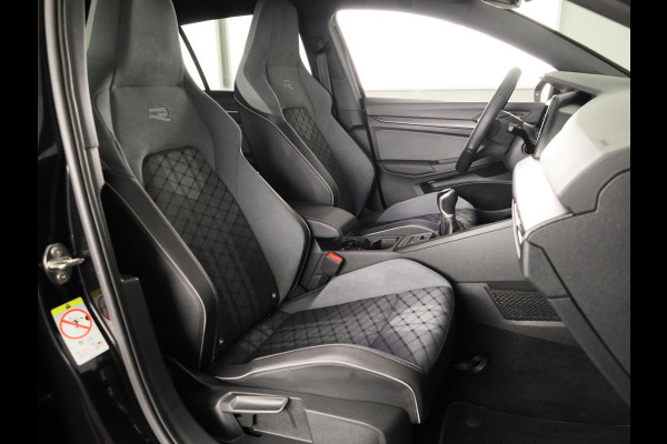 Volkswagen Golf 1.5 TSI R-Line 130 PK | LED Plus | Parkeer camera | Navigatie | Keyless entry | Stoel- en stuurverwarming |