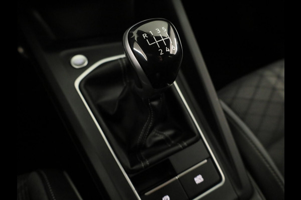 Volkswagen Golf 1.5 TSI R-Line 130 PK | LED Plus | Parkeer camera | Navigatie | Keyless entry | Stoel- en stuurverwarming |