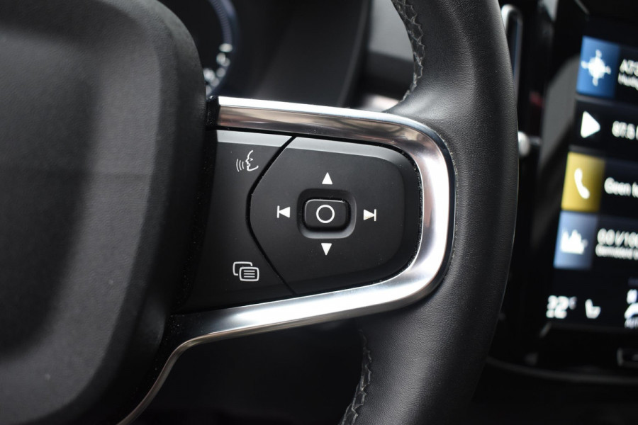 Volvo XC40 T4 211PK Automaat Plug-in hybrid Plus Bright / Navigatie / Cruise control / Harman Kardon / Stuur- & Stoelverwarming / Elektrische achterklep / Achteruitrijcamera / Elektrische stoelverst. met geheugen / Extra getint glas