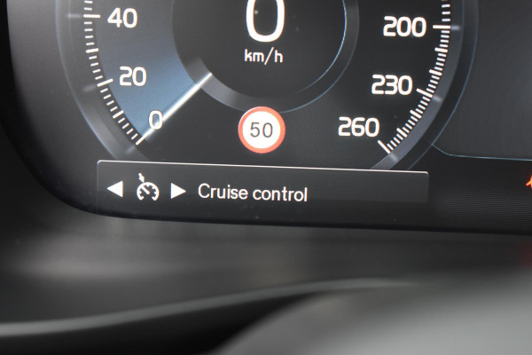 Volvo XC40 T4 211PK Automaat Plug-in hybrid Plus Bright / Navigatie / Cruise control / Harman Kardon / Stuur- & Stoelverwarming / Elektrische achterklep / Achteruitrijcamera / Elektrische stoelverst. met geheugen / Extra getint glas