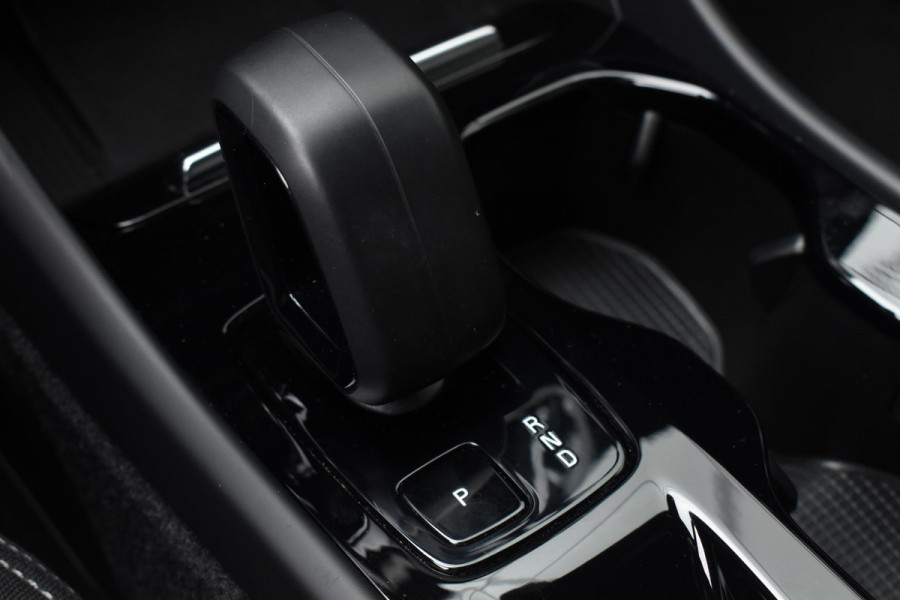 Volvo XC40 T4 211PK Automaat Plug-in hybrid Plus Bright / Navigatie / Cruise control / Harman Kardon / Stuur- & Stoelverwarming / Elektrische achterklep / Achteruitrijcamera / Elektrische stoelverst. met geheugen / Extra getint glas