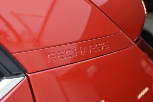 Volvo XC40 T4 211PK Automaat Plug-in hybrid Plus Bright / Navigatie / Cruise control / Harman Kardon / Stuur- & Stoelverwarming / Elektrische achterklep / Achteruitrijcamera / Elektrische stoelverst. met geheugen / Extra getint glas