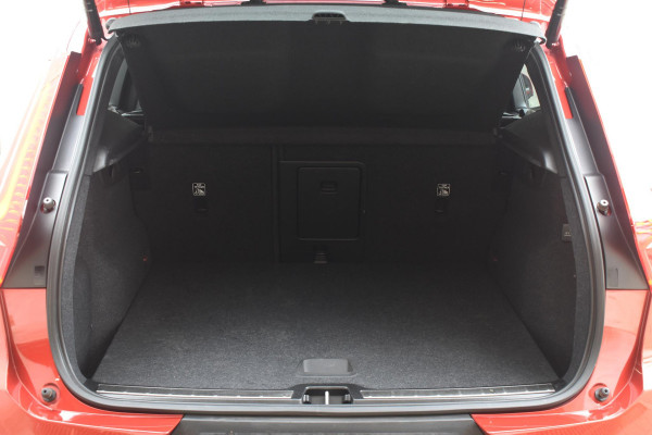 Volvo XC40 T4 211PK Automaat Plug-in hybrid Plus Bright / Navigatie / Cruise control / Harman Kardon / Stuur- & Stoelverwarming / Elektrische achterklep / Achteruitrijcamera / Elektrische stoelverst. met geheugen / Extra getint glas