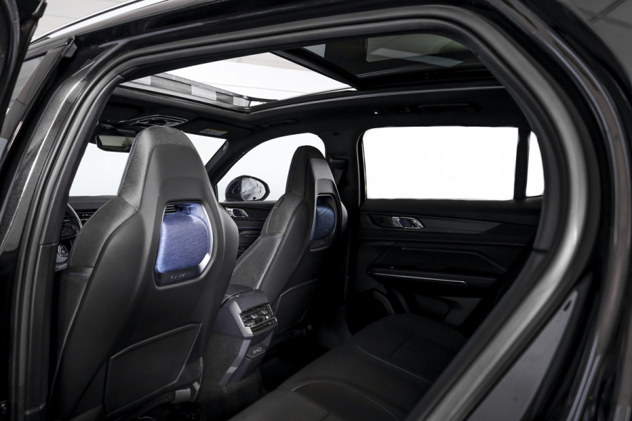 Lynk & Co 01 1.5 PHEV 261PK MY23 | Blackpakket | Donkere hemel | 360 Camera | 7.4 kWh Boordlader | S/K-panodak | Adapt. Cruise | Memory | Elek. klep | LM 20" | 8930