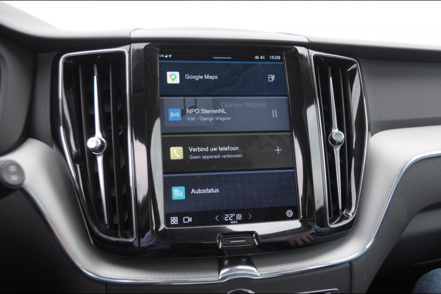 Volvo XC60 T6 350PK Automaat Plug-in hybrid AWD Plus Bright Panoramisch schuif-kanteldak / Google infotainment / Lederen bekleding / Parkeersensoren voor en achter met parkeercamera / Road Sign information / Cruise Control