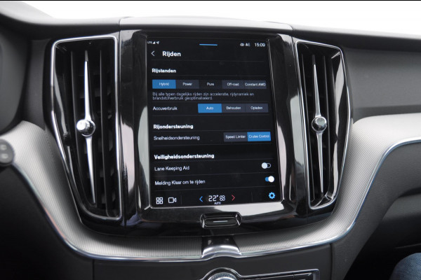 Volvo XC60 T6 350PK Automaat Plug-in hybrid AWD Plus Bright Panoramisch schuif-kanteldak / Google infotainment / Lederen bekleding / Parkeersensoren voor en achter met parkeercamera / Road Sign information / Cruise Control