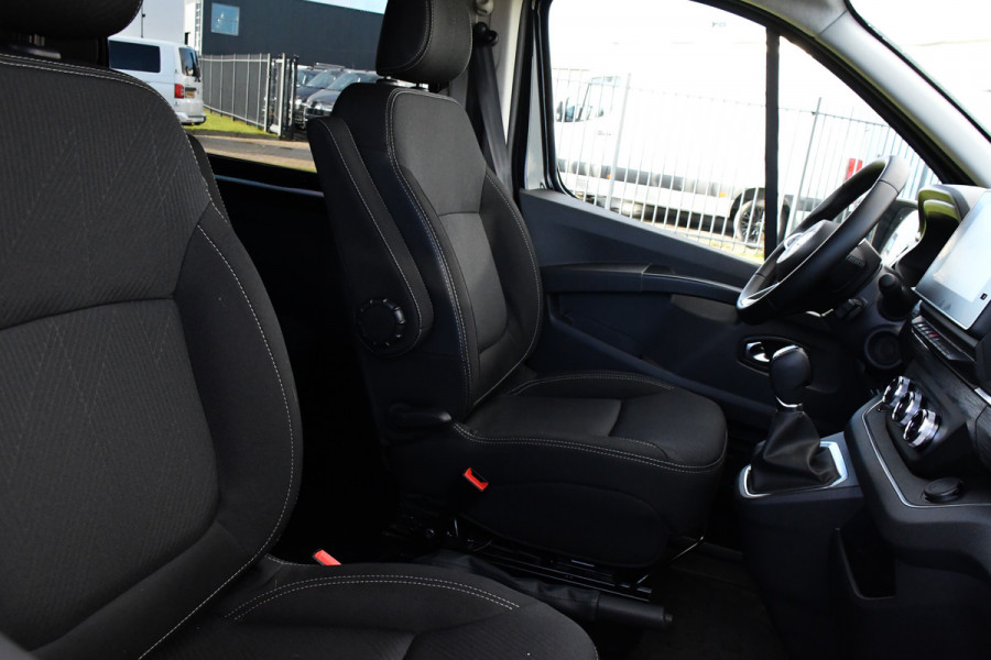 Nissan Primastar 2.0 dCi 150 L2H1 DC Black Edition 5 Jaar Garantie, Camera, Cruise, LED, Stoelverwarming, 2 x Schuifdeur, Clima, Automaat, Keyless, Uniek!