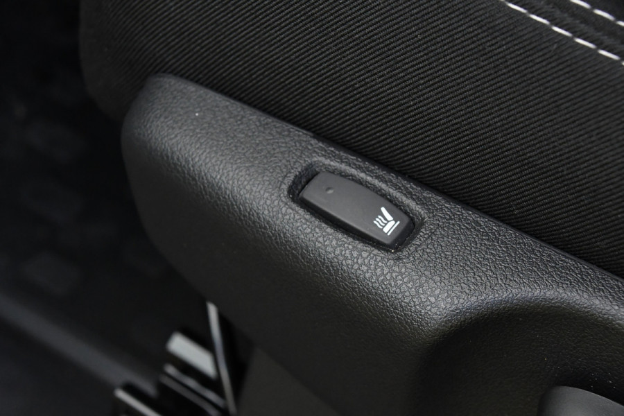 Nissan Primastar 2.0 dCi 150 L2H1 DC Black Edition 5 Jaar Garantie, Camera, Cruise, LED, Stoelverwarming, 2 x Schuifdeur, Clima, Automaat, Keyless, Uniek!