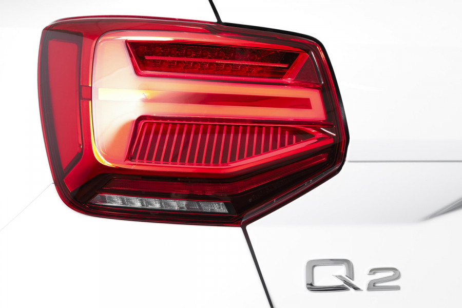 Audi Q2 35 TFSI S Edition 150 PK - Automaat | Dig. Cockpit | Adapt. Cruise | Stoelverw. | Matrix Led | Camera | NAV + App. Connect | ECC | Elek. Klep | LM 17" |