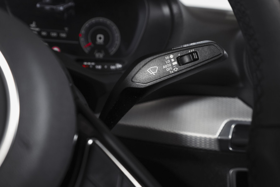 Audi Q2 35 TFSI S Edition 150 PK - Automaat | Dig. Cockpit | Adapt. Cruise | Stoelverw. | Matrix Led | Camera | NAV + App. Connect | ECC | Elek. Klep | LM 17" |