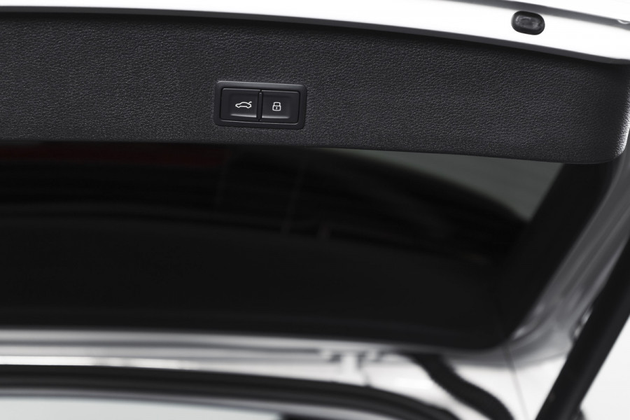 Audi Q2 35 TFSI S Edition 150 PK - Automaat | Dig. Cockpit | Adapt. Cruise | Stoelverw. | Matrix Led | Camera | NAV + App. Connect | ECC | Elek. Klep | LM 17" |