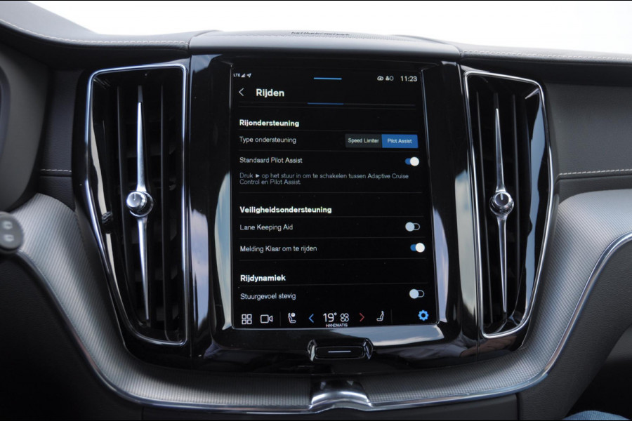 Volvo XC60 T6 340PK Automaat Plug-in hybrid AWD R-Design