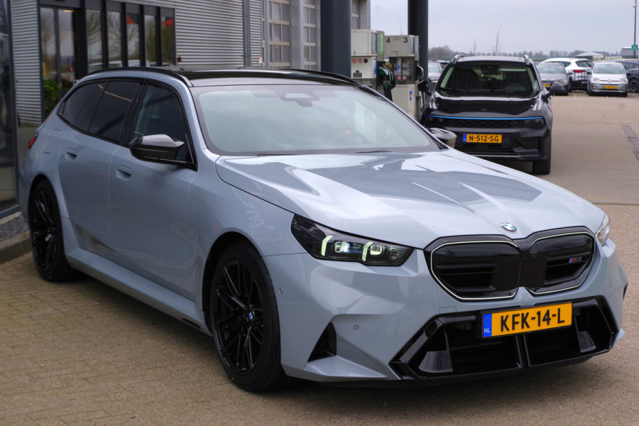 BMW 5 Serie Touring M5, M-Drivers Pack, Panoramadak, B&W Sound, Trekhaak, Carbon Int, Driv. Ass. Prof, Comfort Pack,