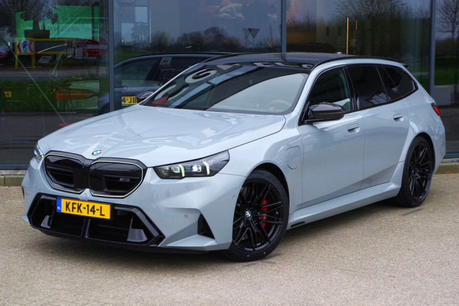 BMW 5 Serie Touring M5, M-Drivers Pack, Panoramadak, B&W Sound, Trekhaak, Carbon Int, Driv. Ass. Prof, Comfort Pack,