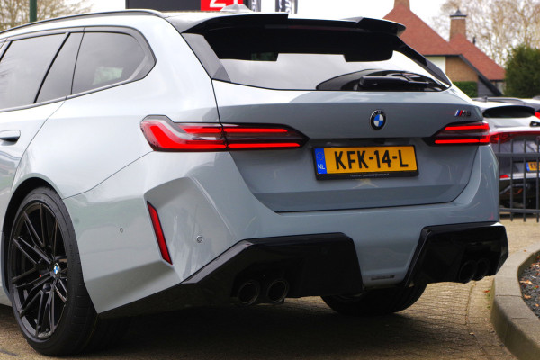 BMW 5 Serie Touring M5, M-Drivers Pack, Panoramadak, B&W Sound, Trekhaak, Carbon Int, Driv. Ass. Prof, Comfort Pack,