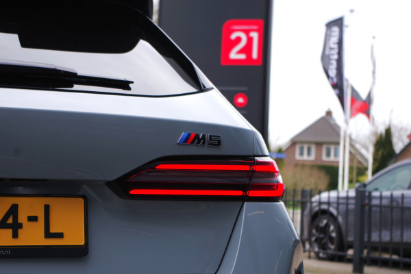 BMW 5 Serie Touring M5, M-Drivers Pack, Panoramadak, B&W Sound, Trekhaak, Carbon Int, Driv. Ass. Prof, Comfort Pack,