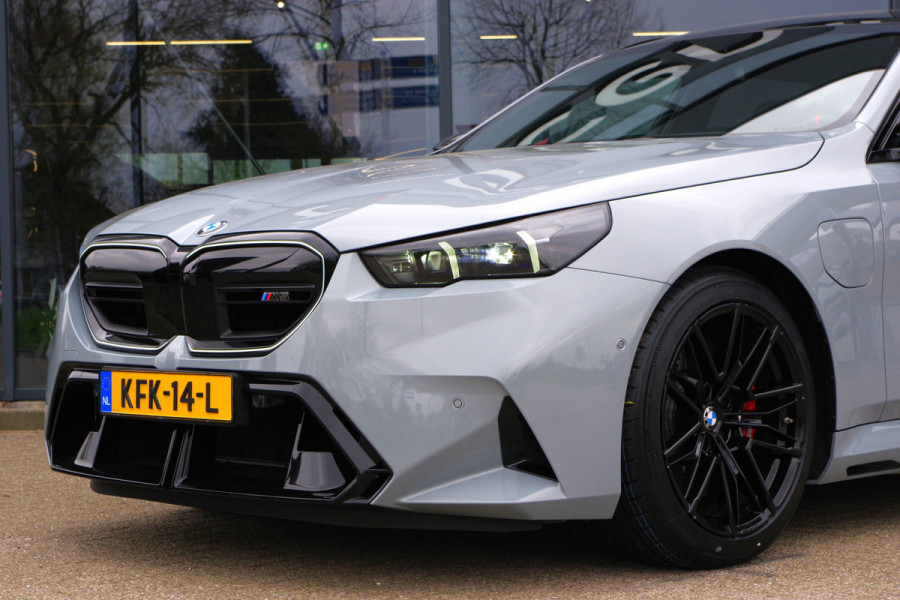 BMW 5 Serie Touring M5, M-Drivers Pack, Panoramadak, B&W Sound, Trekhaak, Carbon Int, Driv. Ass. Prof, Comfort Pack,