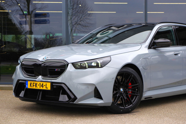 BMW 5 Serie Touring M5, M-Drivers Pack, Panoramadak, B&W Sound, Trekhaak, Carbon Int, Driv. Ass. Prof, Comfort Pack,