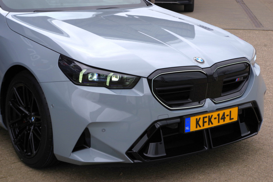 BMW 5 Serie Touring M5, M-Drivers Pack, Panoramadak, B&W Sound, Trekhaak, Carbon Int, Driv. Ass. Prof, Comfort Pack,