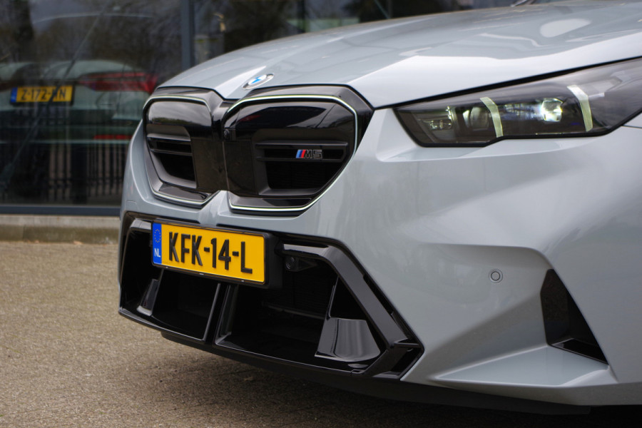 BMW 5 Serie Touring M5, M-Drivers Pack, Panoramadak, B&W Sound, Trekhaak, Carbon Int, Driv. Ass. Prof, Comfort Pack,