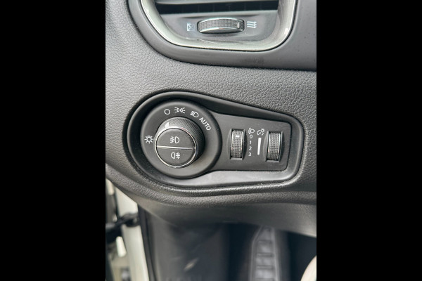 Jeep Renegade 1.4 MultiAir Limited - Automaat I Navigatie I Airco I Leer I Achteruitrij camera / PDC I Dealer onderhouden